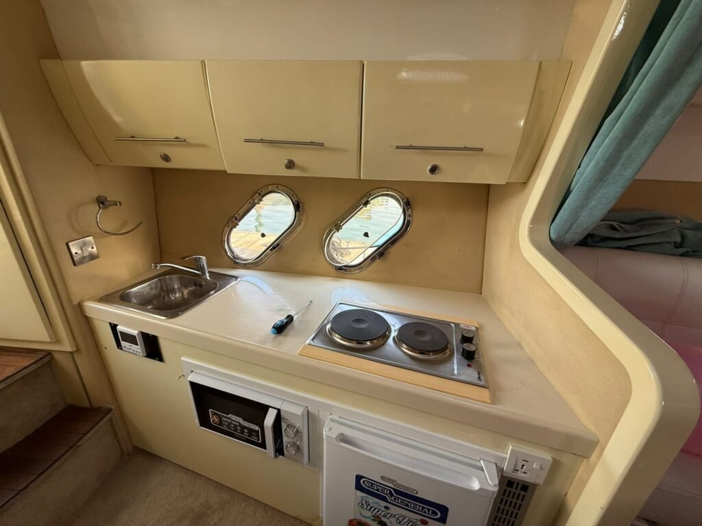 تأجير يخت Corniche Skydeck 42 في أبوظبي - صورة 2