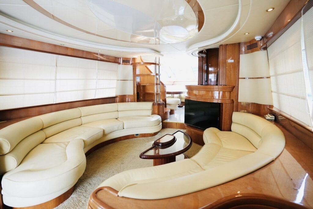 تأجير يخت Marina Prestige 80 في دبي - صورة 3