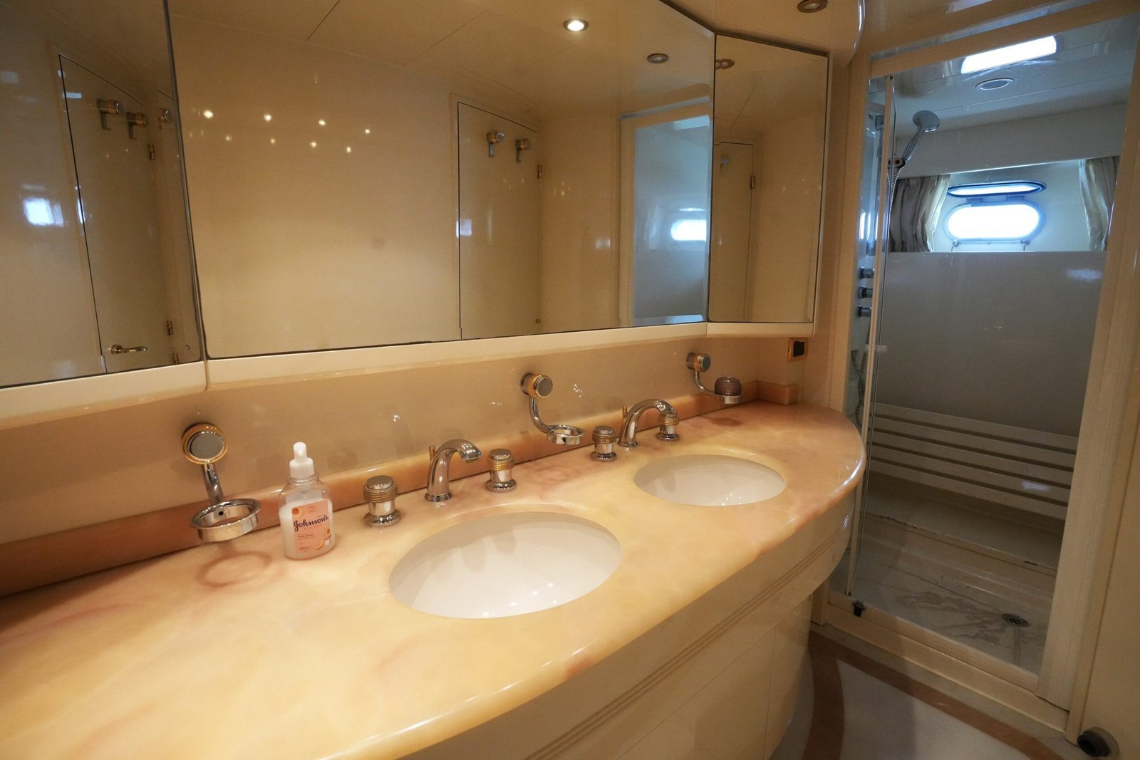 Marina Prestige 80 photo 10