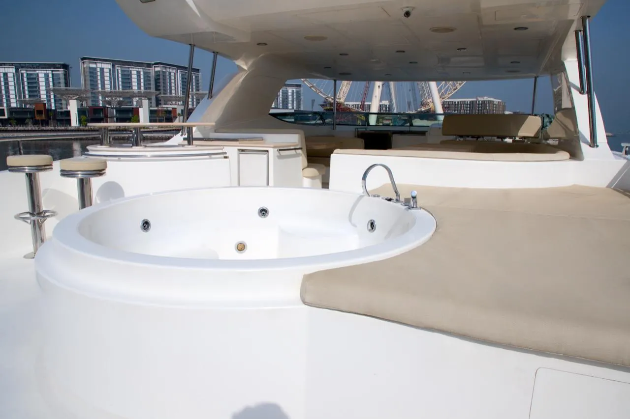 تأجير يخت Sovereign Crown 101 في Dubai – - صورة 11