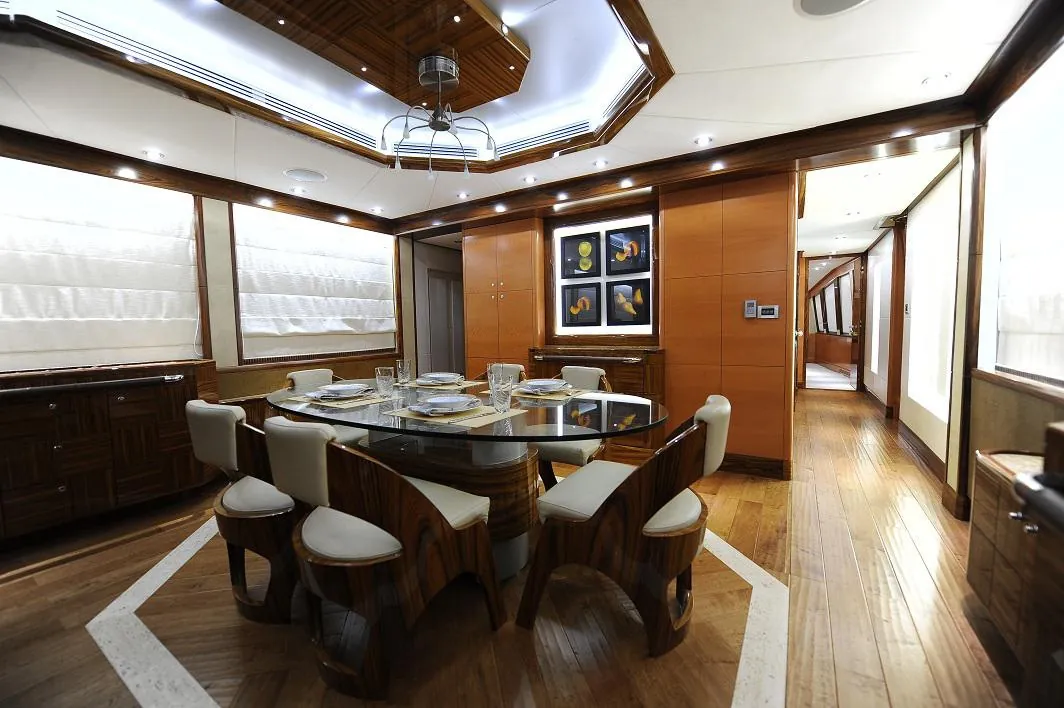تأجير يخت Sovereign Crown 101 في Dubai – - صورة 5